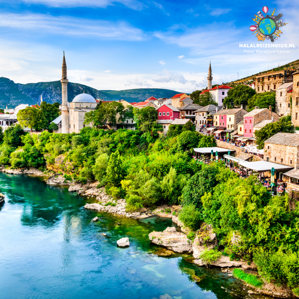 De iconische Stari Most-brug in Mostar, Bosnië en Herzegovina - een belangrijke bestemming voor halal toeristen.