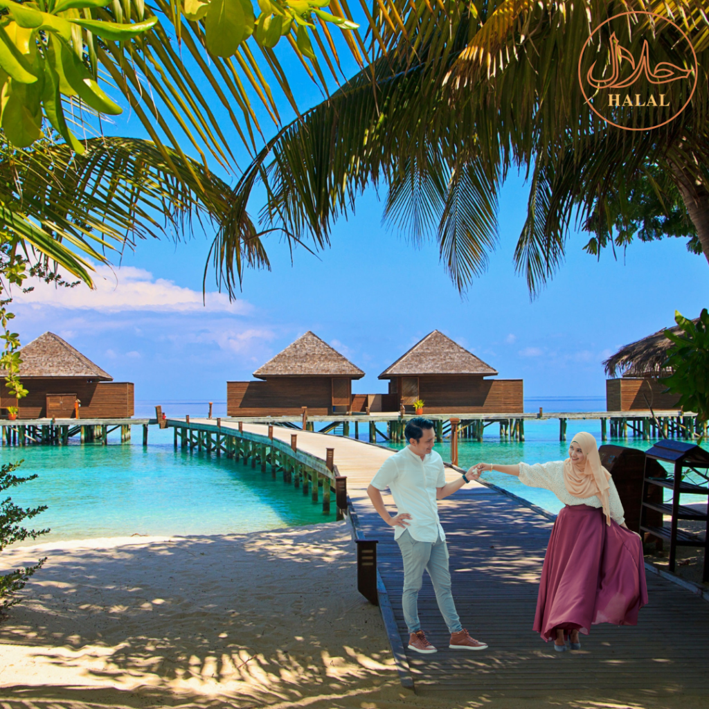 Moslimkoppel geniet van een halal-vriendelijke vakantie in een tropisch resort met waterbungalows.