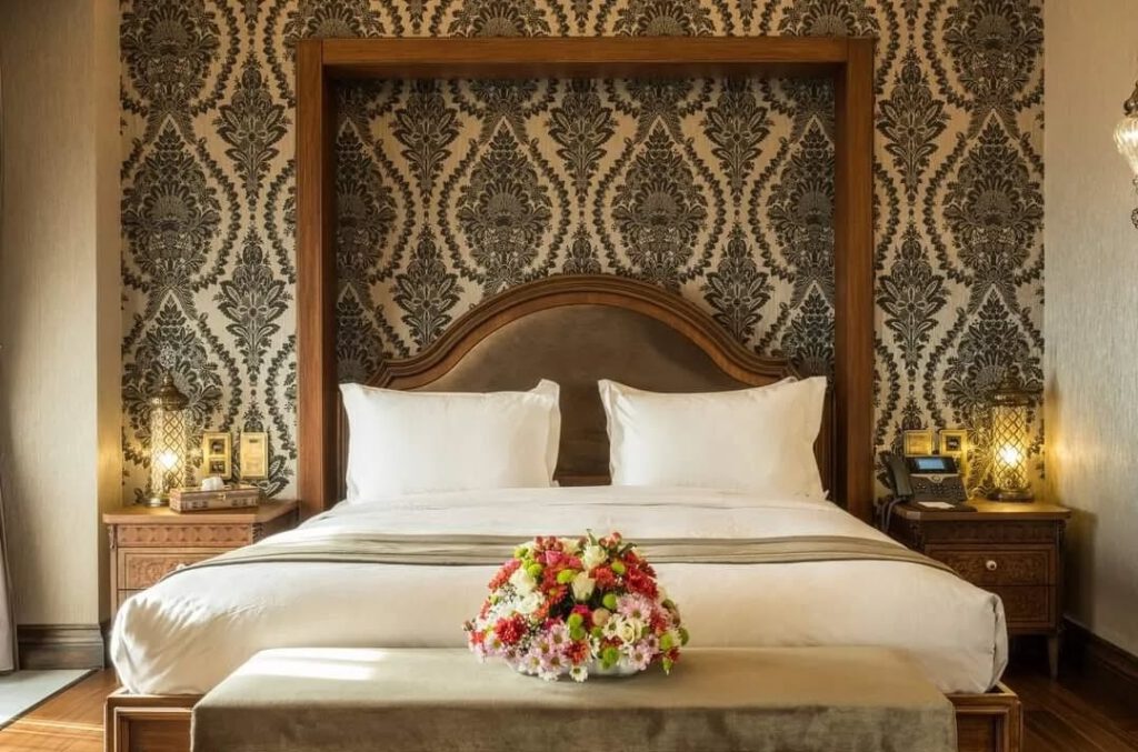 Elegante kamer in Ajwa Hotel Sultanahmet met gedetailleerde decoratie en een sfeer van ultieme luxe.