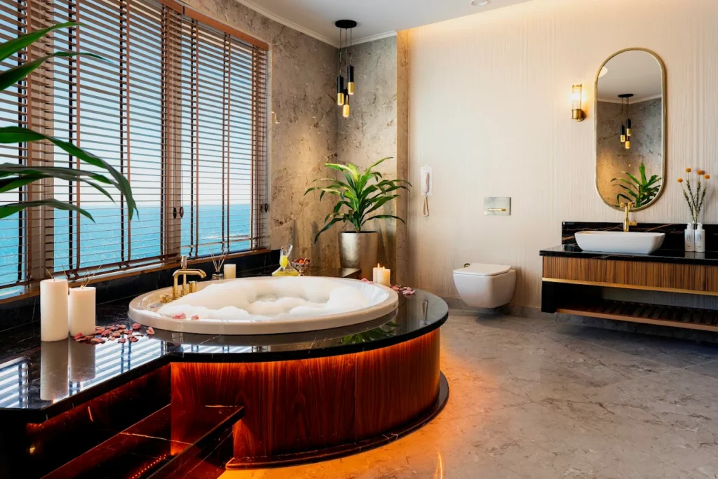 Privé badkamer met bubbelbad en zeezicht in halal hotel