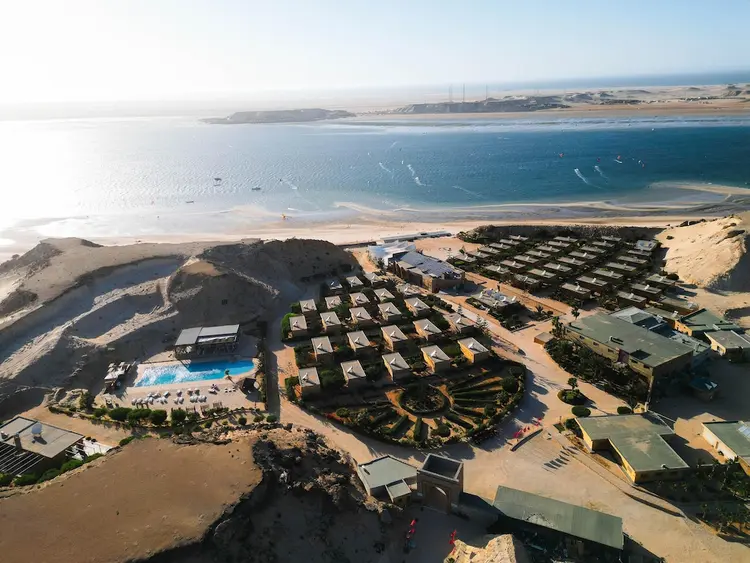 Luchtfoto resort aan lagune – boerkini-vriendelijke hotels in Dakhla-Oued Ed-Dahab Marokko – HalalVakantieGids.nl