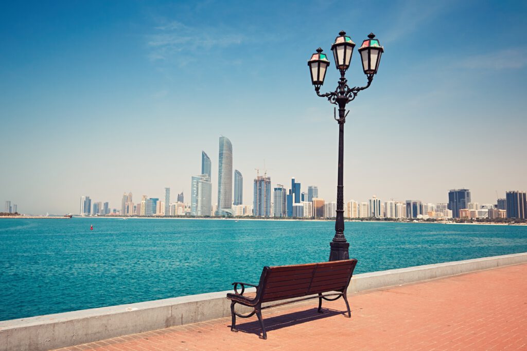 Skyline van Abu Dhabi – luxe halal bestemmingen in Azië