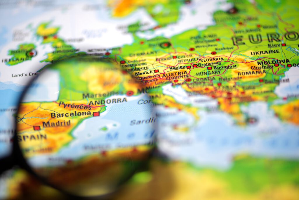 Wereldkaart met focus op Europa – halal bestemmingen zoals Londen, Parijs en Rome.