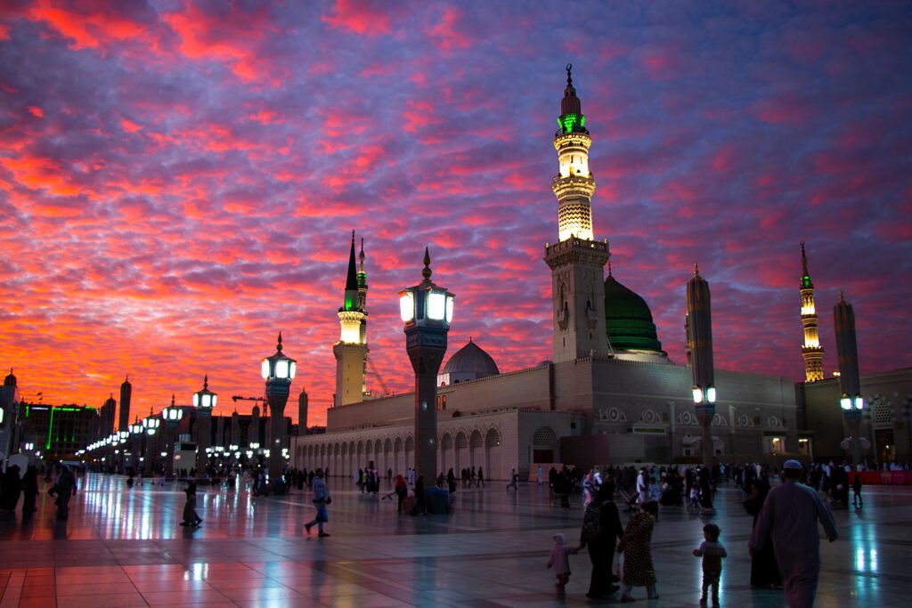 Umrah hotels in Medina dichtbij Al-Masjid an-Nabawi bij zonsondergang