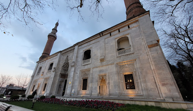 Historische moskee in Bursa bij schemering – islamitische bezienswaardigheid in regio Yalova & Bursa