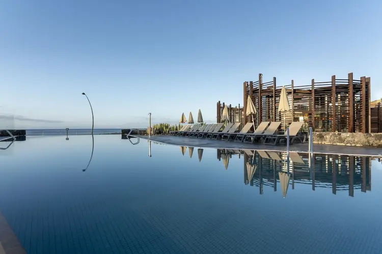 Halalvriendelijk resort Barceló Tenerife met infinity pool en uitzicht op de Atlantische Oceaan