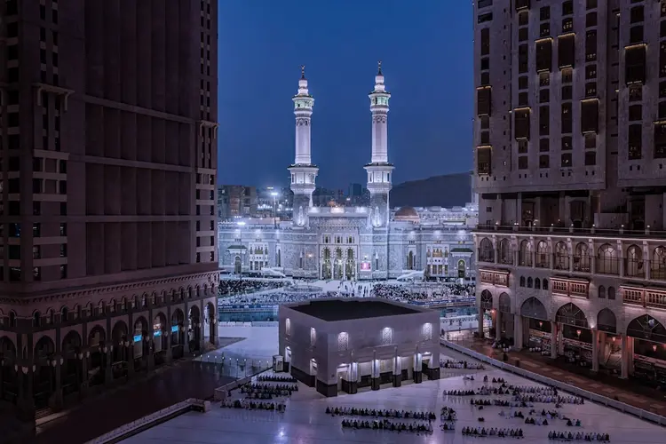 Masjid al-Haram en Kaaba gezien vanuit luxe halal hotel in Makkah, top 10 beste halal hotels Saudi-Arabië