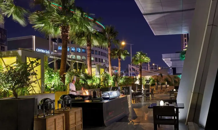 Hyatt Regency Riyadh Olaya halal hotel met outdoor dining in Riyadh, top 10 beste halal hotels Saudi-Arabië