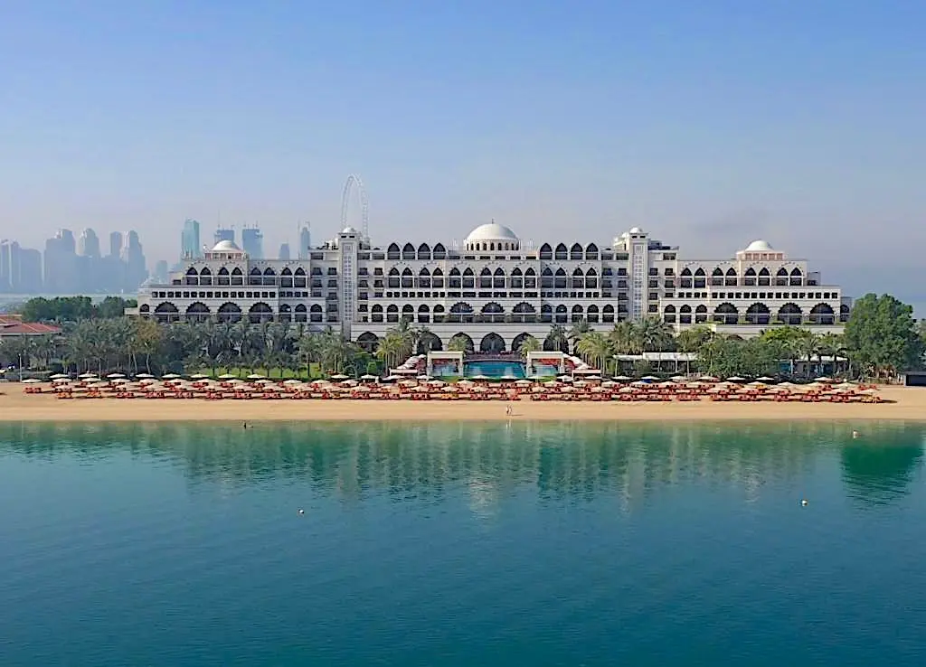 Luxe halal resort aan strand Palm Jumeirah Dubai binnen top 10 beste halal hotels in Dubai