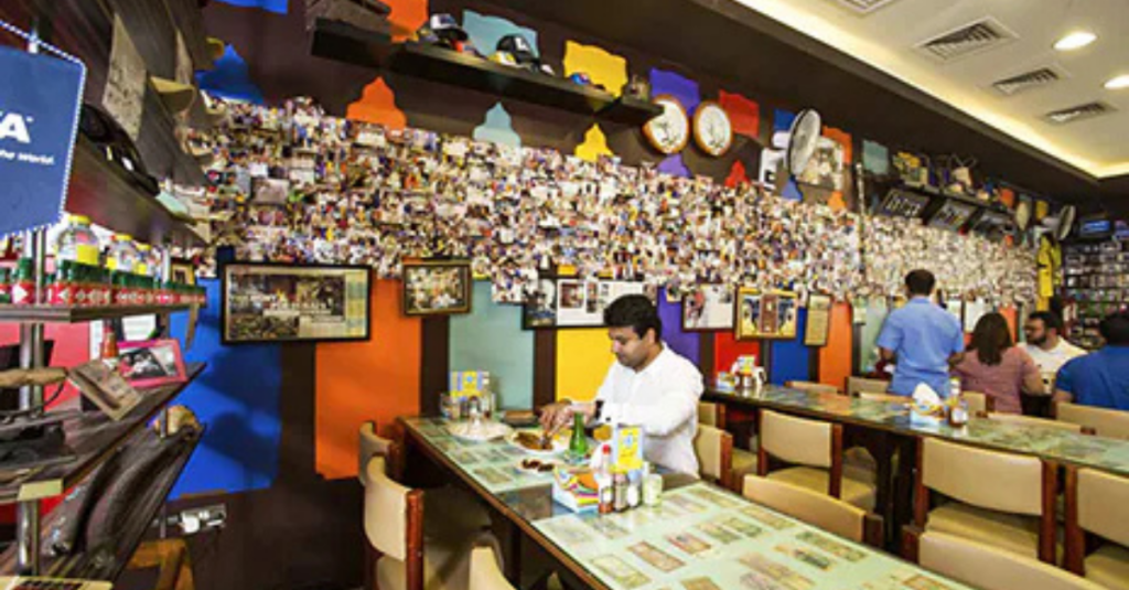 Al Ustad eetzaal met fotowand bij beste 100% halal restaurants Dubai