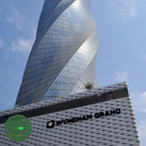 Gevel van Wyndham Grand Manama in Bahrain Bay.