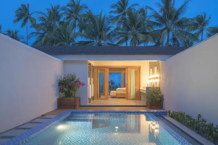 Halal honeymoon hotel met privézwembad villa in Fiyavalhu Resort Malediven
