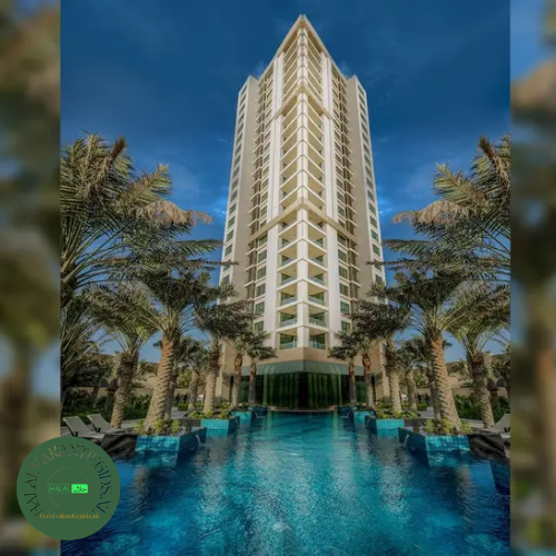 Hoofdgebouw met zwembad bij Lagoona Beach Luxury Resort in Bahrein.