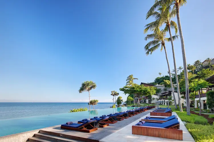 Halal honeymoon hotel met infinity zwembad bij Katamaran Lombok Indonesië