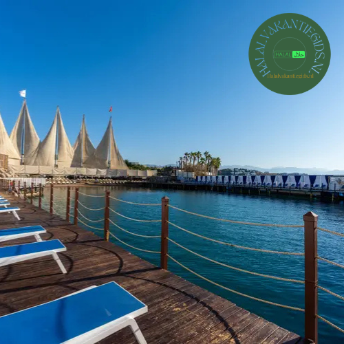 halal vakantie Turkije 2026 Adenya Resort ligbedden pier zee women only strand privacy halal hotel