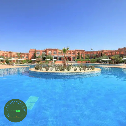 Zwembad bij Grand Mogador Agdal in Marrakech, een van de beste 100% alcohol vrije hotels wereldwijd.