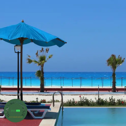 Zwembad en strand bij TOLIP North Coast Hotel in Egypte, een van de beste 100% alcohol vrije hotels wereldwijd.