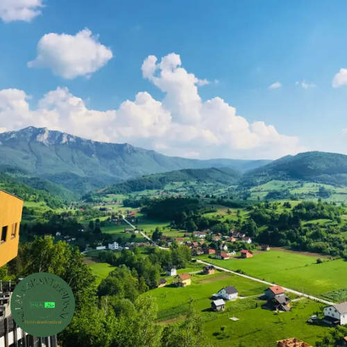 Uitzicht vanaf Tarčin Forest Resort in Sarajevo, een van de beste 100% alcohol vrije hotels wereldwijd.