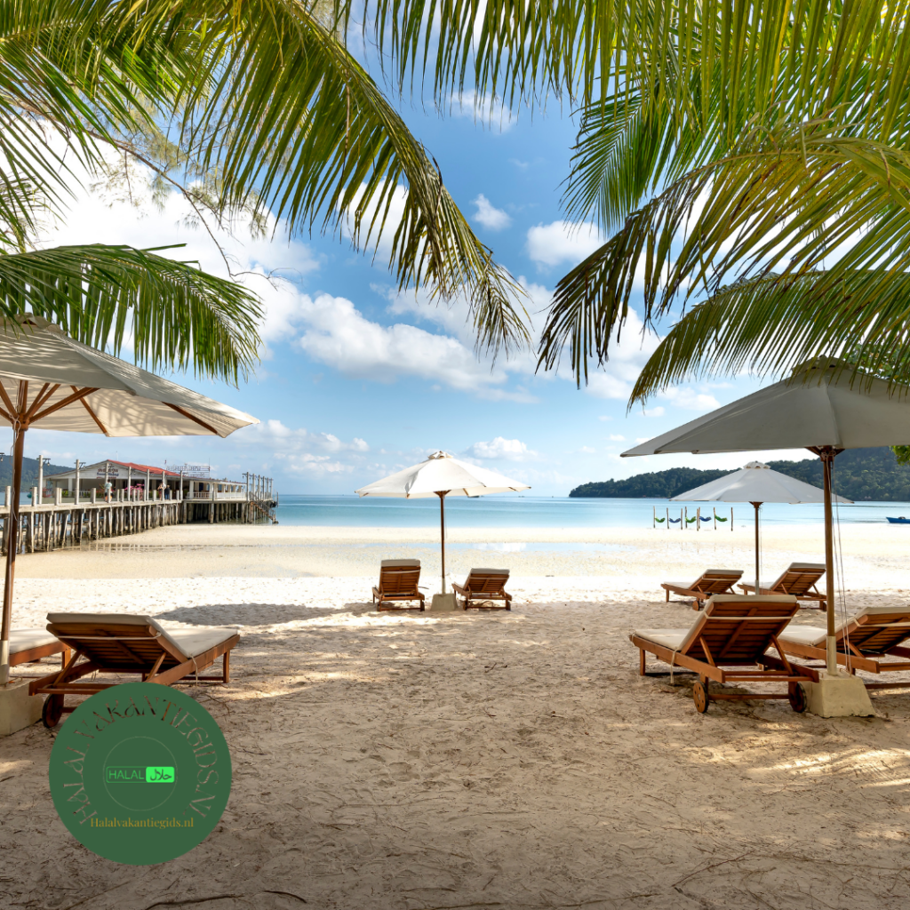 privé strand met ligbedden op ladies only beaches Turkije voor vrouwen via halalvakantiegids.nl