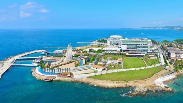 Luchtfoto van Adenya Hotel & Resort op schiereiland met privéstranden