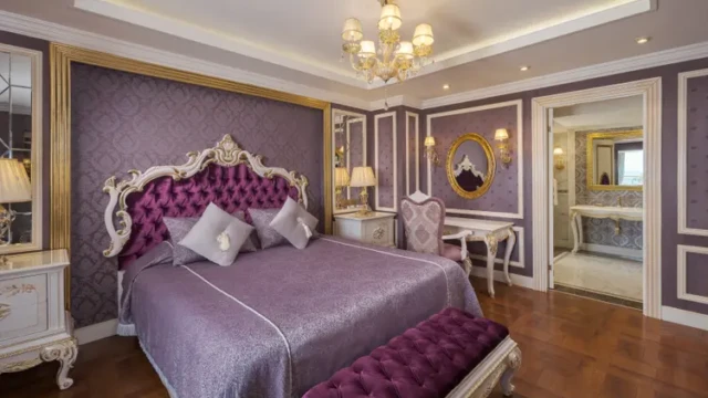 Elegant ingerichte suite met klassieke details