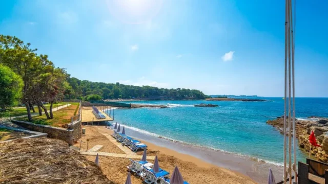 Privé halal strand van Modern Saraylar Hotel. Modern Saraylar Hotel privé halal strand Turkije