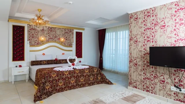 Romantisch ingerichte suite met halal service. Luxe suite Modern Saraylar Hotel halal Alanya
