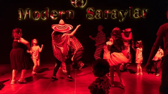 Avondshow Modern Saraylar Hotel halal resort Alanya