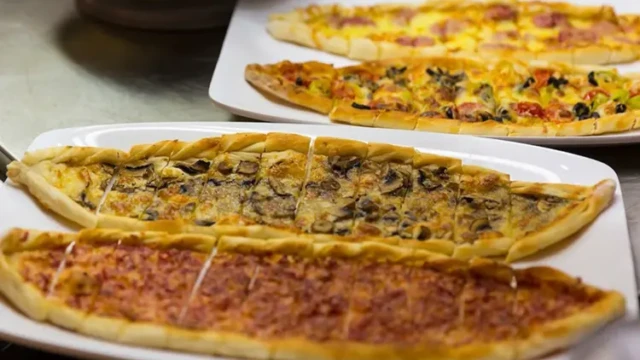 Traditionele Turkse pide Modern Saraylar Hotel halal