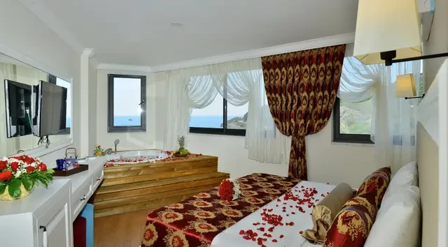 Luxe kamer met jacuzzi en romantische inrichting – Sea Star Hotel Alanya