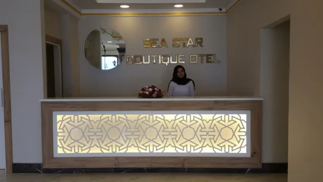 Gastvrije ontvangst bij de receptie van het hotel. Receptie Sea Star Hotel Alanya met gastvrije service