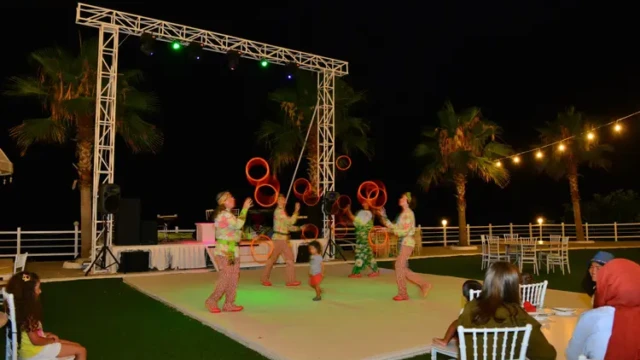 Live entertainment met jongleervoorstelling voor gasten. Avondentertainment met jongleurs bij Sea Star Hotel Alanya