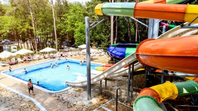 Het aquapark van Wome Deluxe biedt plezier voor jong en oud. De ruime en stijlvolle kamers van Wome Deluxe combineren comfort met luxe, perfect voor families en stellen die halal willen reizen in Antalya.