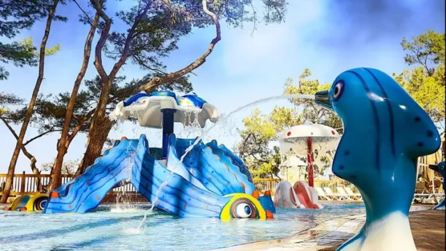Halal vakantieplezier voor de jongste gasten. Kinderzwembad met glijbanen – Wome Prime Halal Resort Alanya Halalvakantiegids.nl