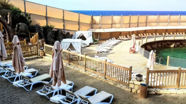 Ontspannen in luxe cabana’s aan het halalstrand. Privéstrand cabana’s – Wome Prime Halal Resort Alanya Halalvakantiegids.nl