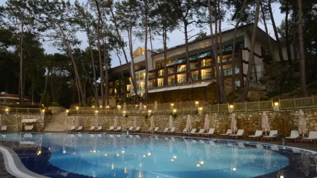 Geniet van luxe halalaccommodatie met zwembad in Alanya. Hotel en zwembad – Wome Prime Halal Resort Alanya Halalvakantiegids.nl