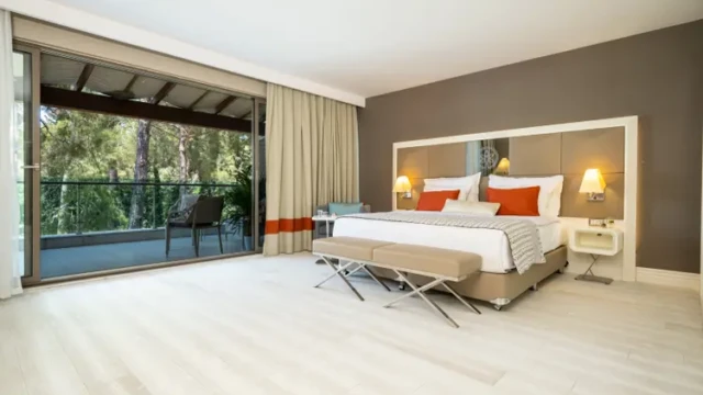 Geniet van het uitzicht vanuit je kamer met balkon in Alanya. Kamer met balkon – Wome Prime Halal Resort Alanya Halalvakantiegids.nl