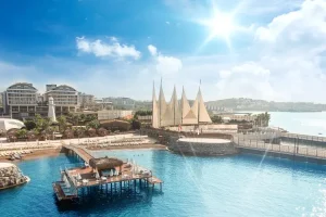 Adenya Hotel & Resort in Antalya met gescheiden stranden en zwembaden