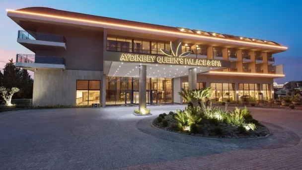 Aydinbey Queen's Palace & Spa luxe halalvriendelijk resort in Belek bij zonsondergang
