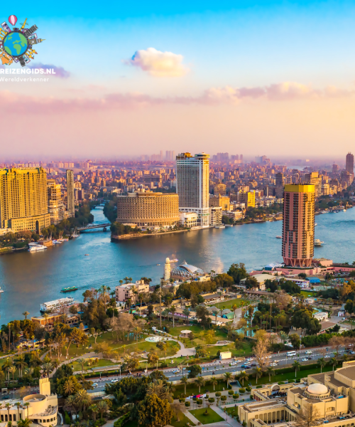 Caïro, Egypte – Historische Halal Vakantie Bestemming Uitzicht op Caïro met de Nijl, een historische stad voor een halal vakantie.