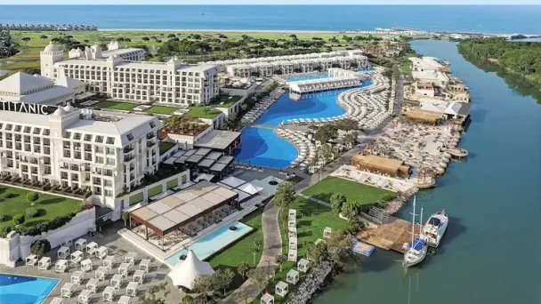 Titanic Deluxe Golf Belek, halalvriendelijk resort met rivier, golfbanen en luxe zwembaden